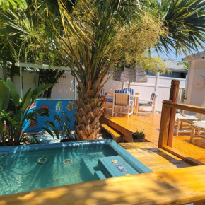 Cheerful 2 bed 2 bath house with hot tub!